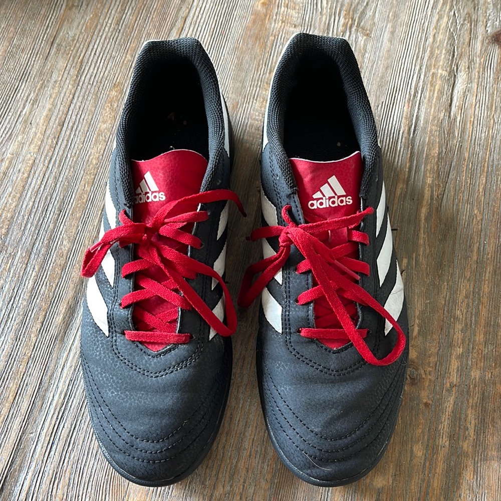 Adidas men’s indoor soccer cleats SZ 9.5